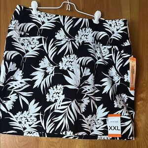 Black and White Floral Skort XXL